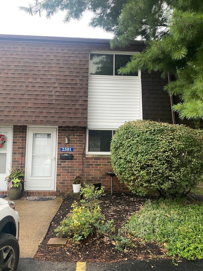 Building Photo - Avon Condo 2 bedrooms 1.5 Baths