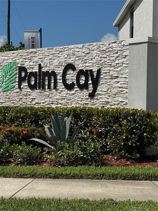 Photo - 466 NE 12th St