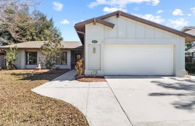 Photo - 15717 Pennington Rd