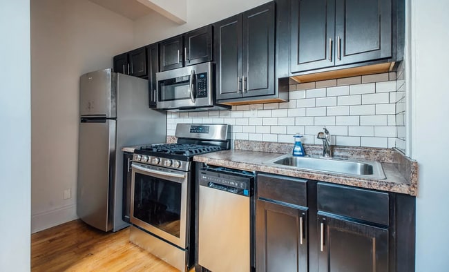 Photo - 2332 W Addison St Unit J1