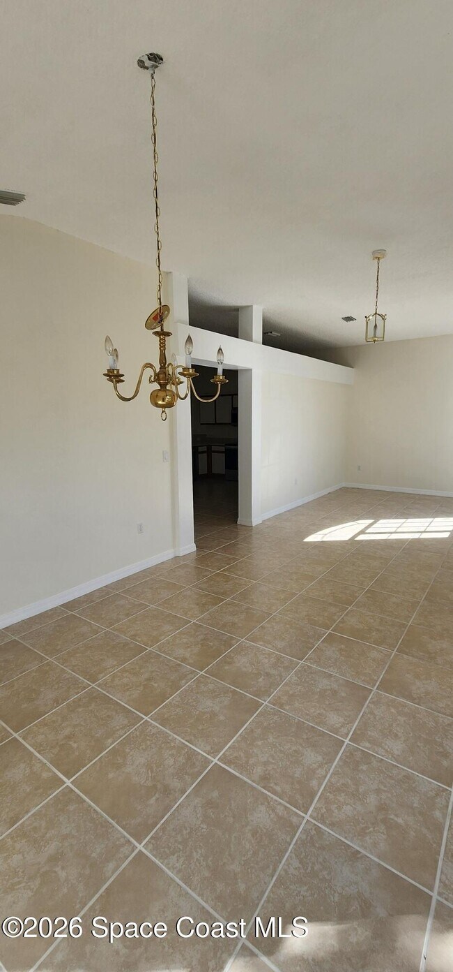 Photo - 1807 Edith St NE