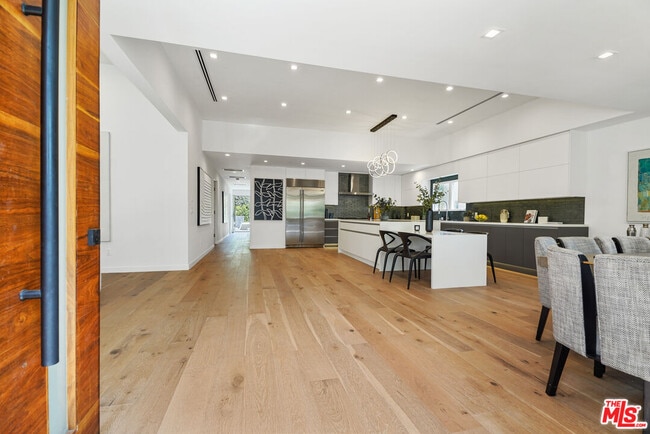 Photo - 334 S Sycamore Ave