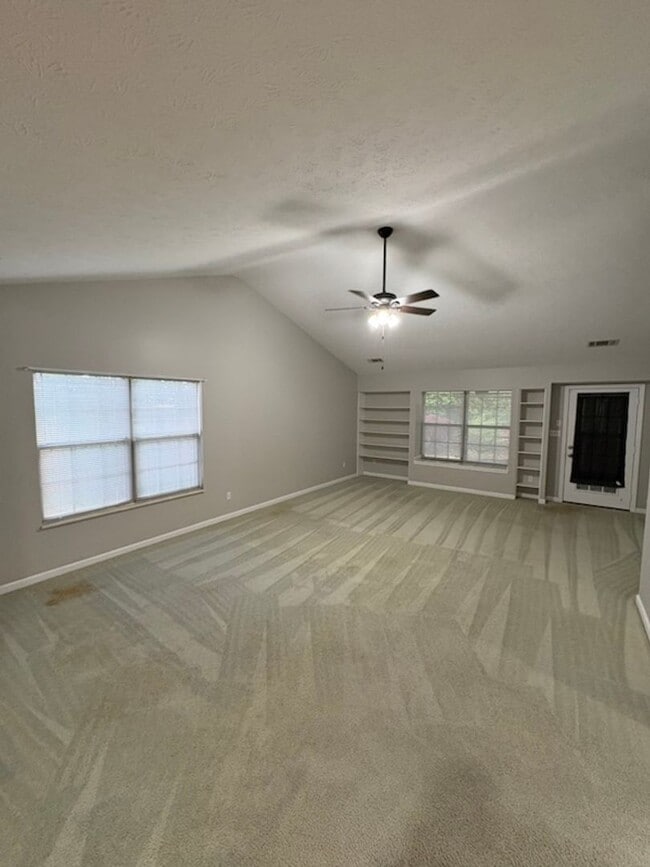 Photo - 153 Oakleaf Cir