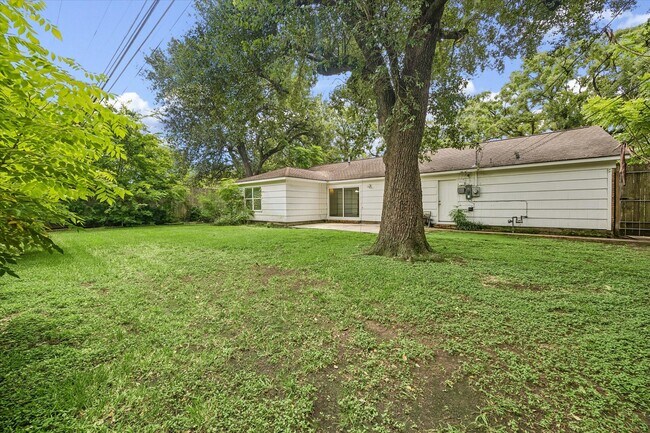 Photo - 5242 Beechnut St