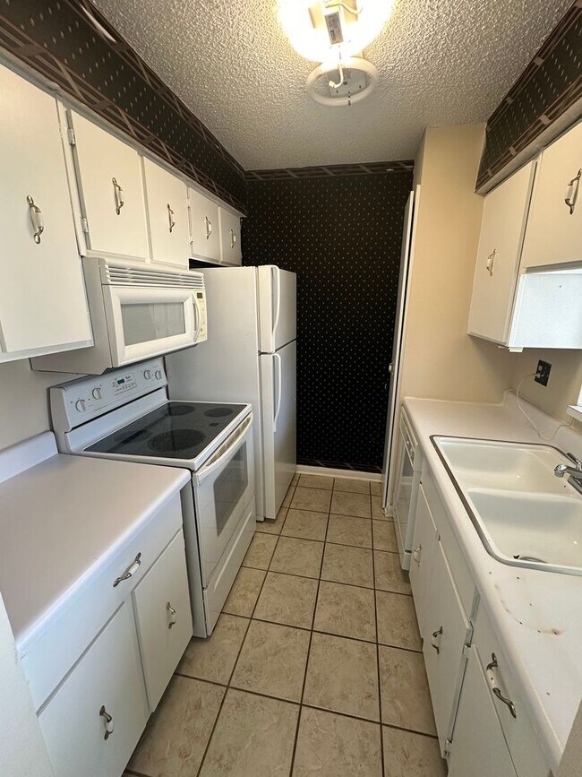 Photo - 2BD/1.5BA Townhouse located on the Germant...