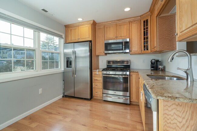 Kitchen - 93 Park Ave Unit 1105