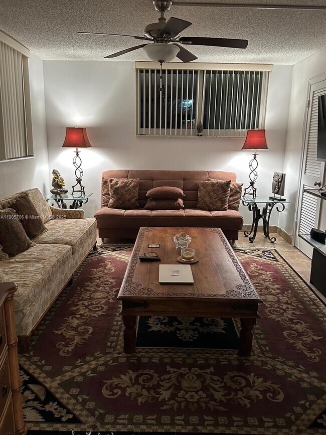 Photo - 8961 S Hollybrook Blvd Unidad 101