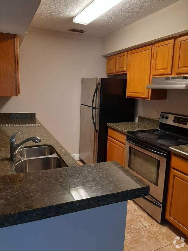 Building Photo - 2622 NW 33rd St Unit 2014 Rental