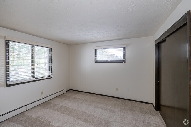 1BR, 1BA - 600SF - Bedroom