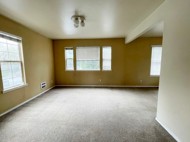 Photo - 1000 NE B St