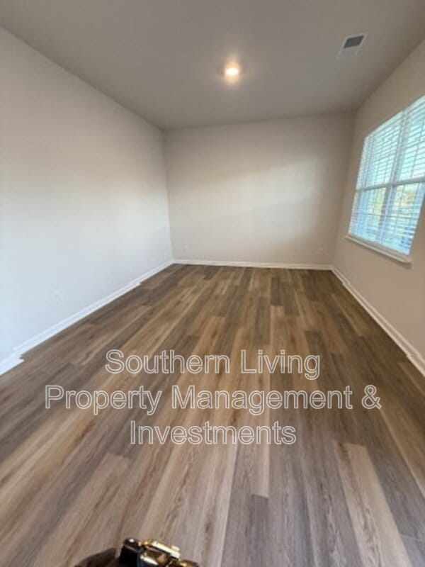 Photo - 1413 Secrest Cmns Dr