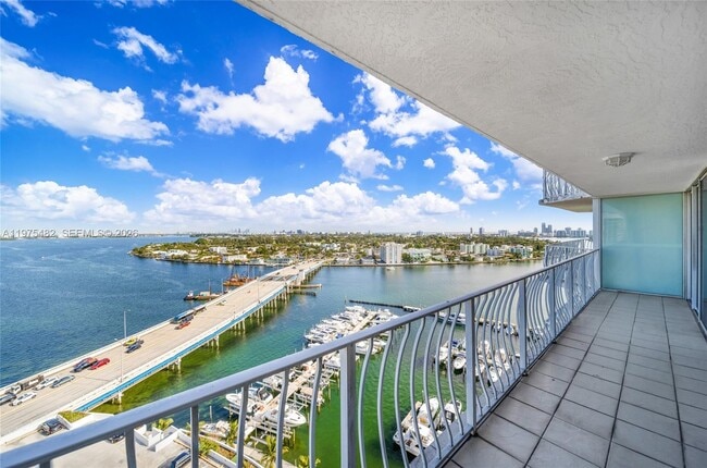 Building Photo - 7601 E Treasure Dr Unit 1917