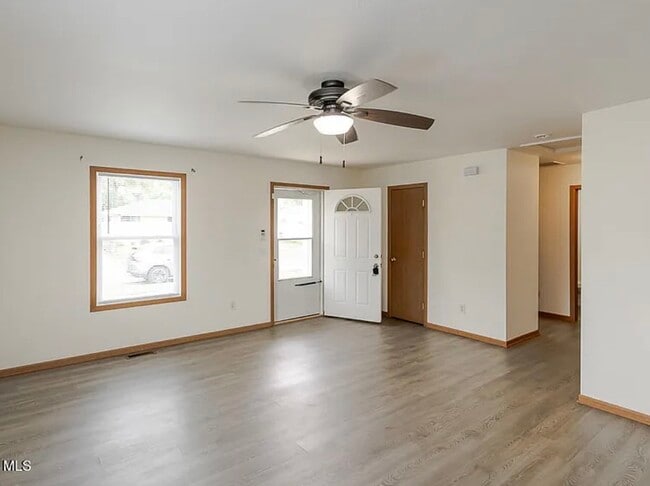 Photo - 411 Waybridge Rd