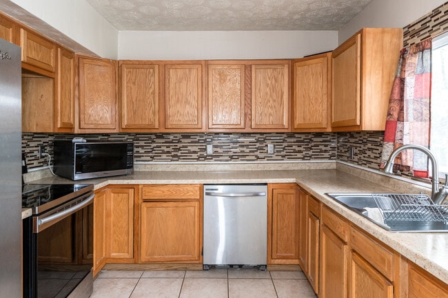 Photo - 332 E Lincoln St