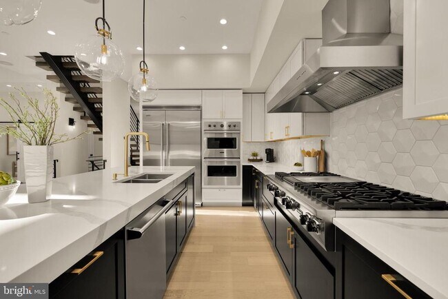 Photo - 4913 Sherier Pl NW