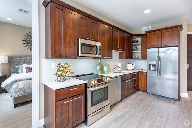 2 BR, 2 BA - The Walton - 1027 SF