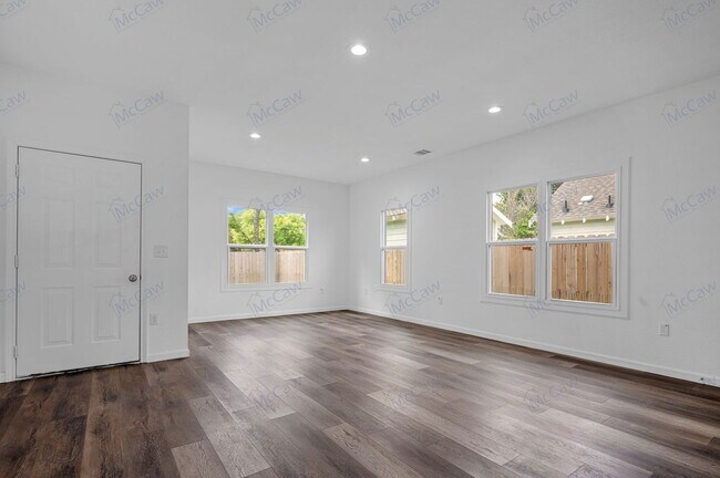 Photo - 924 E Hattie St