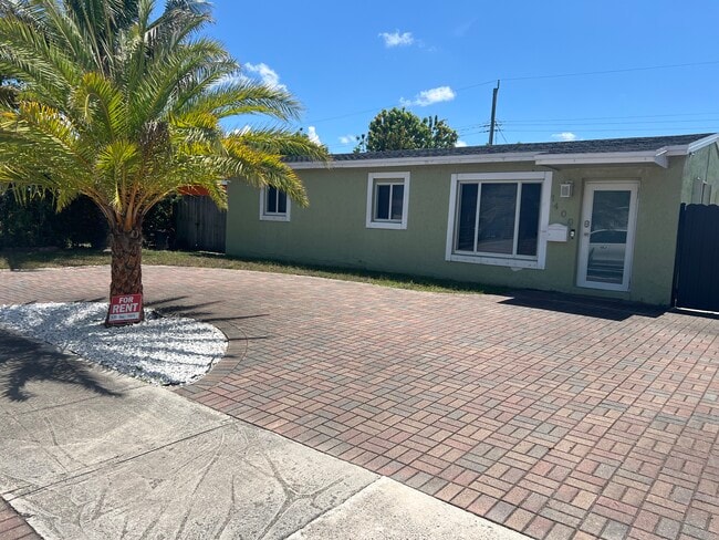 Building Photo - 1400 N 70th Way Unit House