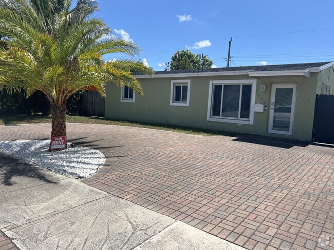Building Photo - 1400 N 70th Way Unit House
