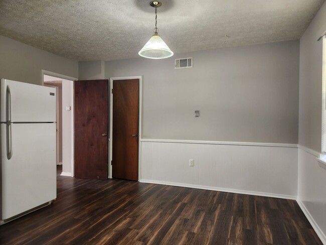 Photo - 2 Bedroom 1 Bathroom Downstairs unit with off street parking in Midtown Savannah Unit A