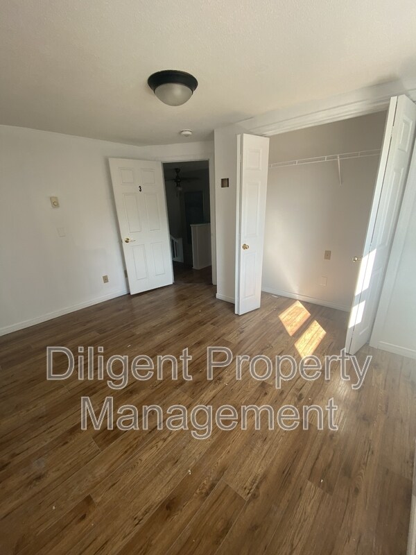 Photo - 612 Romaine St