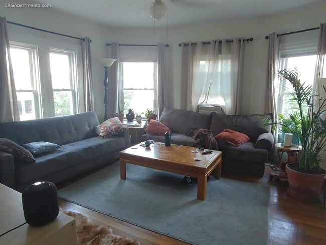 Building Photo - 67 Craigie St Unit 2T Rental