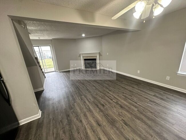 Photo - 101 NE Dogwood