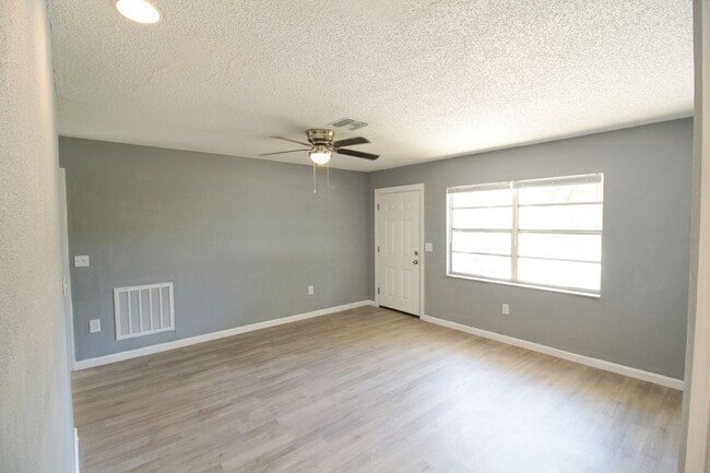 Photo - 7138 Oakwood Dr