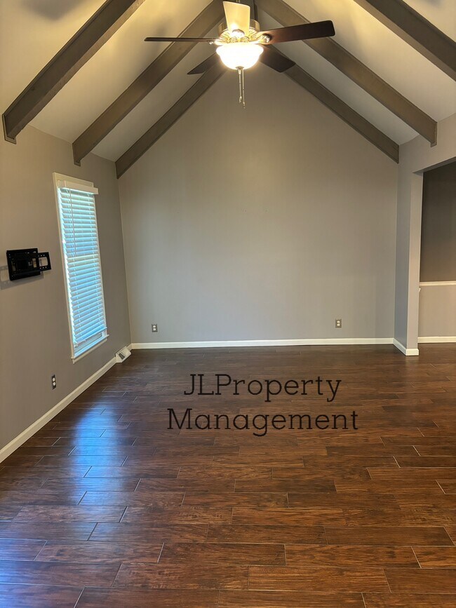 Photo - 10001 Century Ln