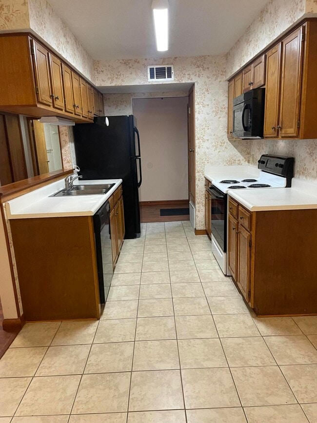 Photo - 1018 Alderwood Way