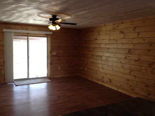 Building Photo - 1095 Lakeshore Dr Unit 1095