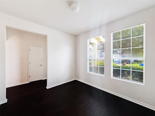 Photo - 4712 Lake Champlain Ln