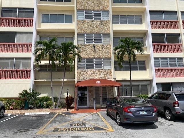 Photo - 215 SE 3rd Ave Unidad 305A Rental