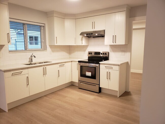 Photo - 14929 62A Av