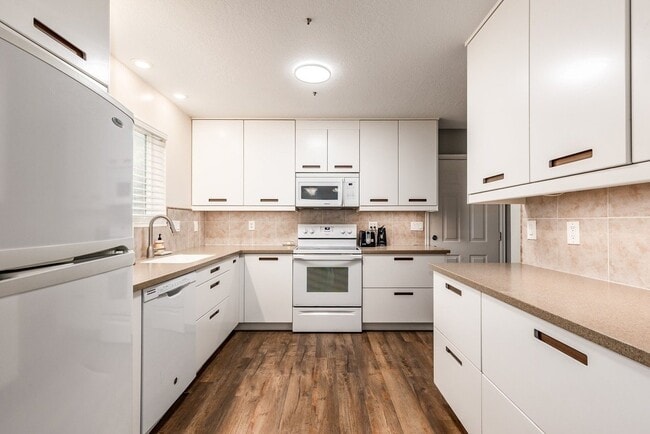Photo - 857 W 200 S