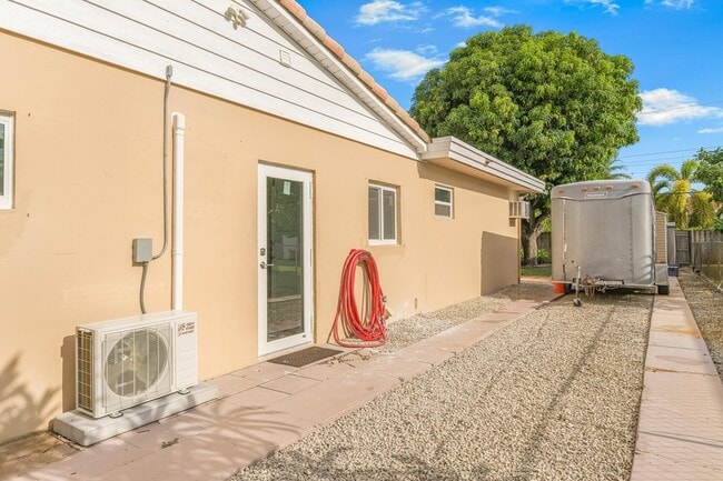 Photo - 724 NE 2nd St