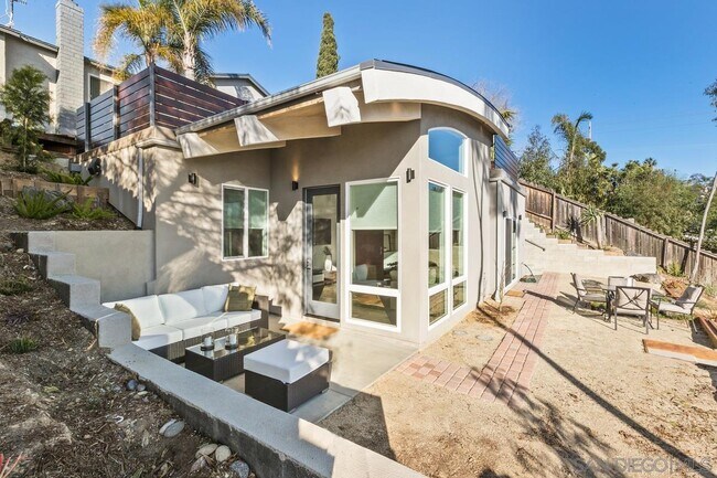 Photo - 857 Nolbey St