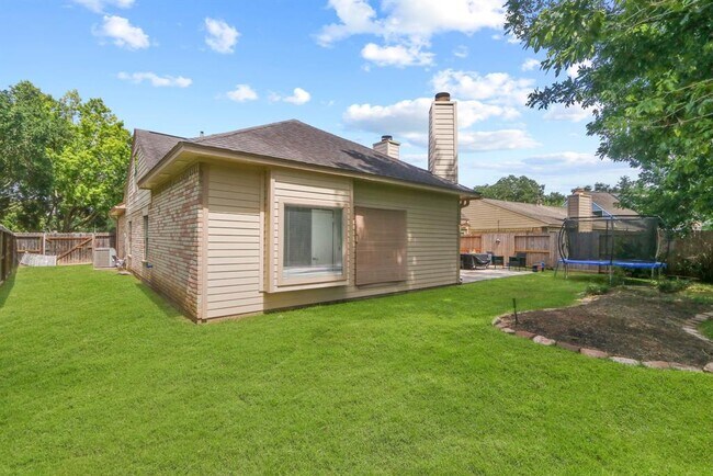 Photo - 2926 Lakefield Way