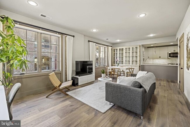 Photo - 3220 Grace St NW Unidad 2