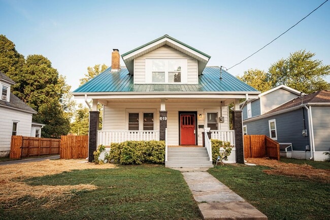 Building Photo - Stunning single family home near MSU campu...