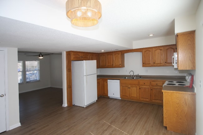 Photo - 9021 E 85 St