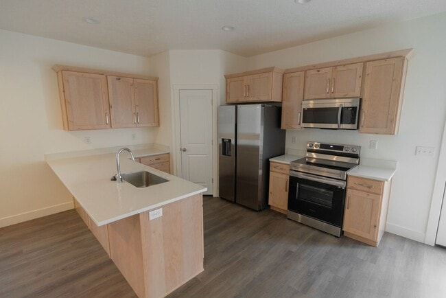 Photo - Luxury 5 Bedroom 3 Bath with Upscale Ameni...