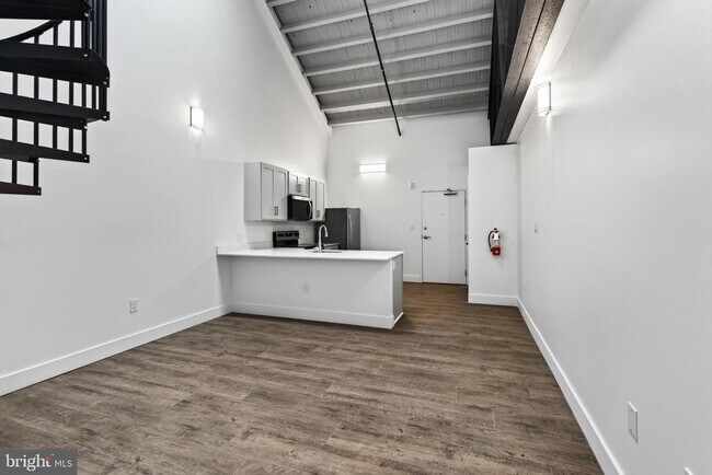 123 S Main St Unit 16