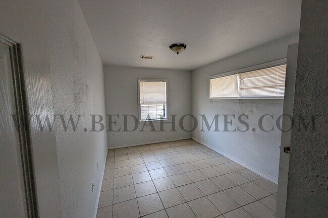 Photo - 2908 Wipprecht St