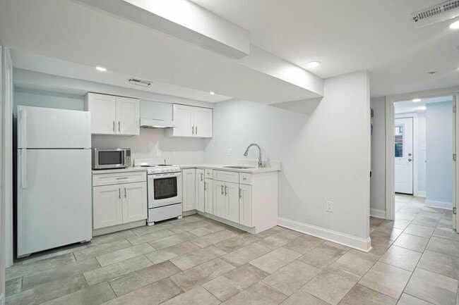 Building Photo - 2630 4th St NE Rental