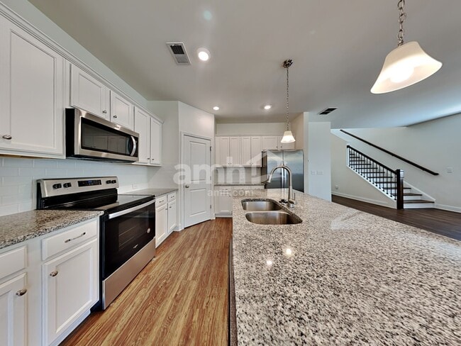 Photo - 713 Cyprus Ave