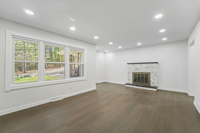 Photo - 110 Mill St