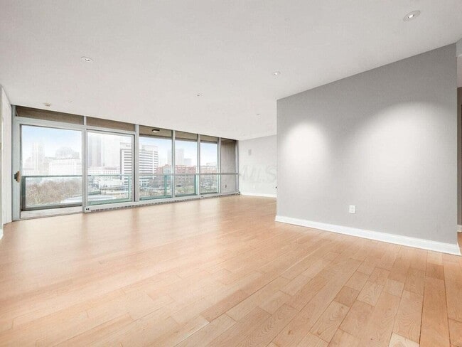 Photo - 1 Miranova Pl Unit 720