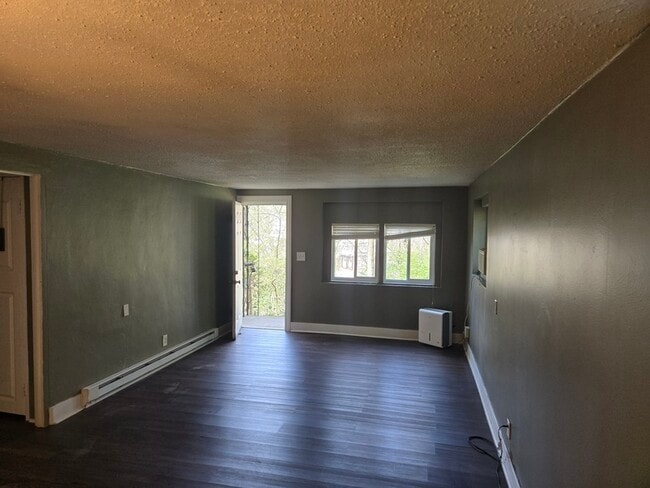 Photo - 107 Hollyberry Ln