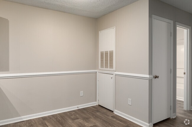 2BR, 2BA - 837SF Dining Area